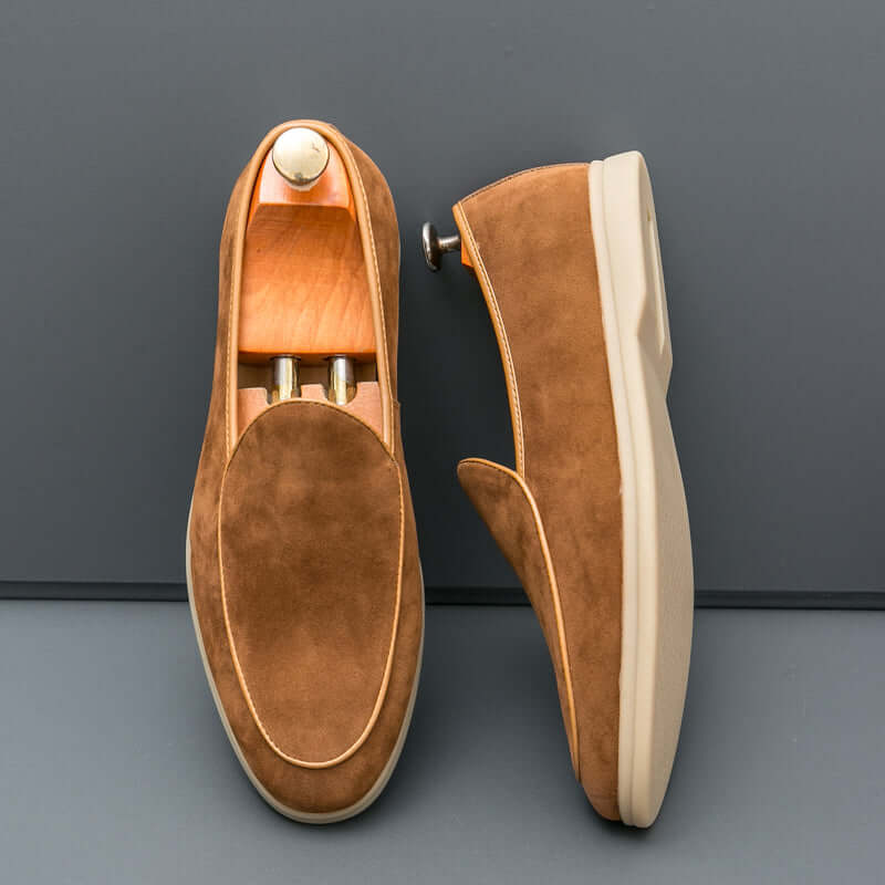 Vallare Leather Loafers with sleek design and cushioned insole, perfect for formal occasions. Men's luxury slip-on leather shoes.